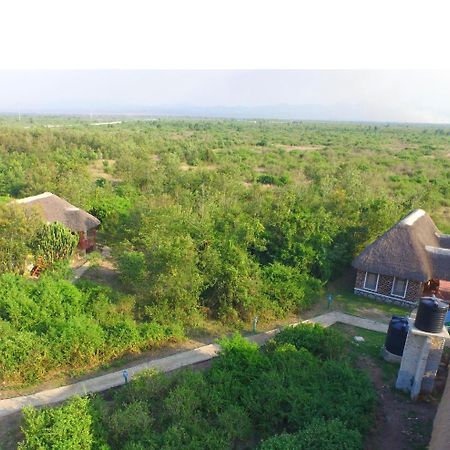 Irungu Forest Safari Lodge Katunguru Exteriör bild