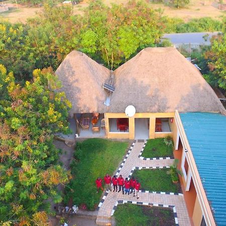 Irungu Forest Safari Lodge Katunguru Exteriör bild