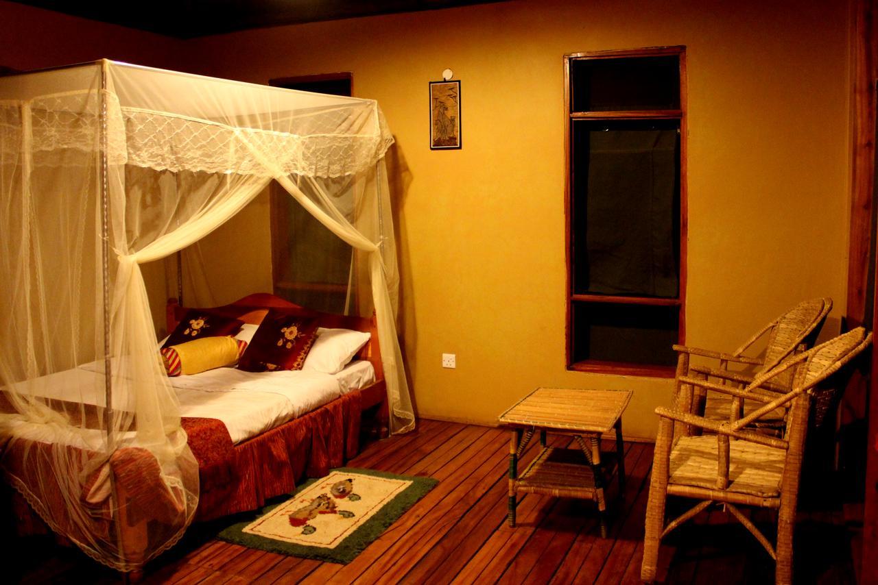Irungu Forest Safari Lodge Katunguru Exteriör bild