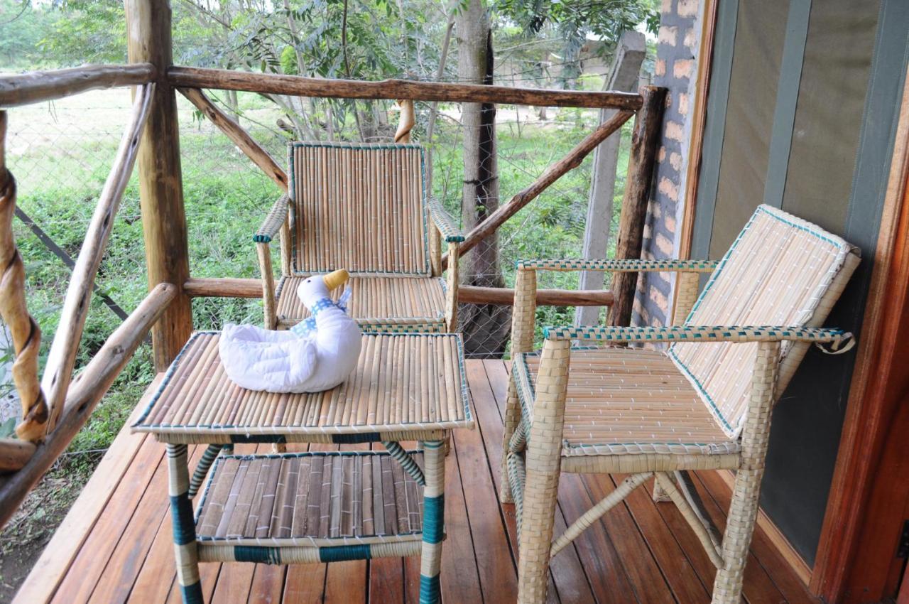 Irungu Forest Safari Lodge Katunguru Exteriör bild