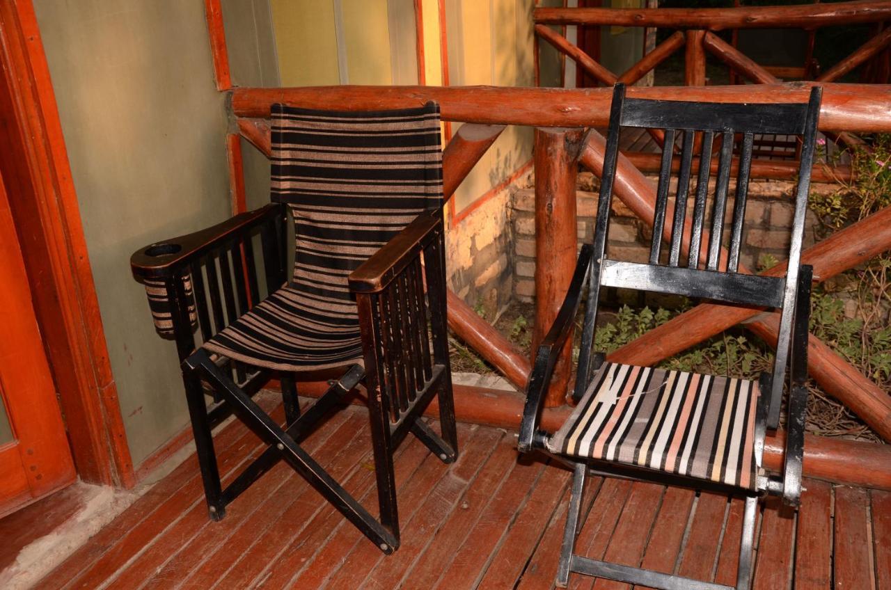 Irungu Forest Safari Lodge Katunguru Exteriör bild