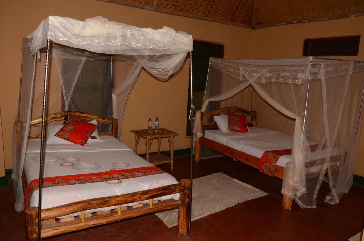 Irungu Forest Safari Lodge Katunguru Exteriör bild