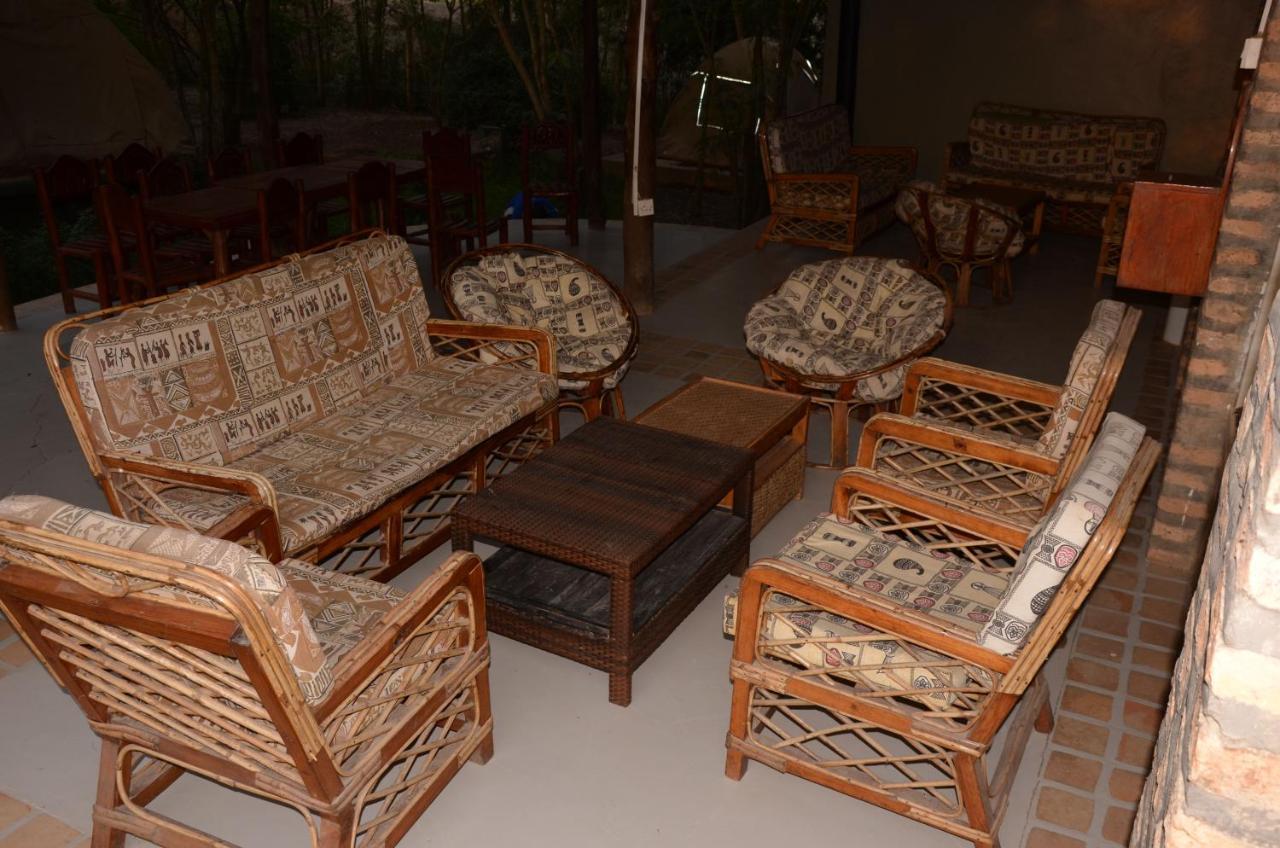 Irungu Forest Safari Lodge Katunguru Exteriör bild