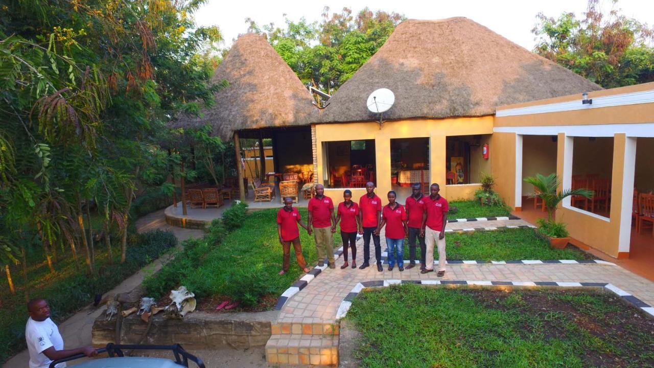 Irungu Forest Safari Lodge Katunguru Exteriör bild