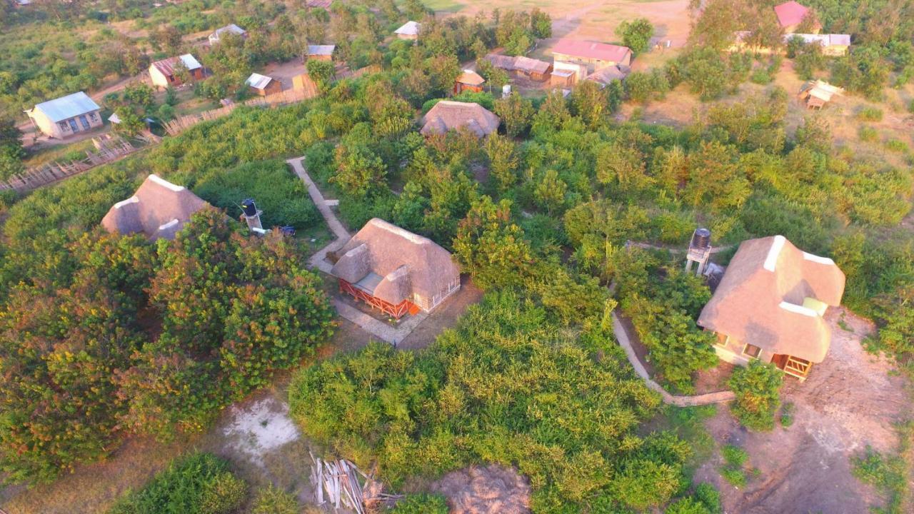 Irungu Forest Safari Lodge Katunguru Exteriör bild
